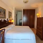 Hotel Kastro 2*